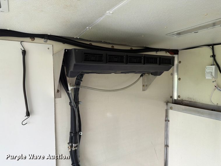 image for item EX4517 2002 GMC Savana box truck