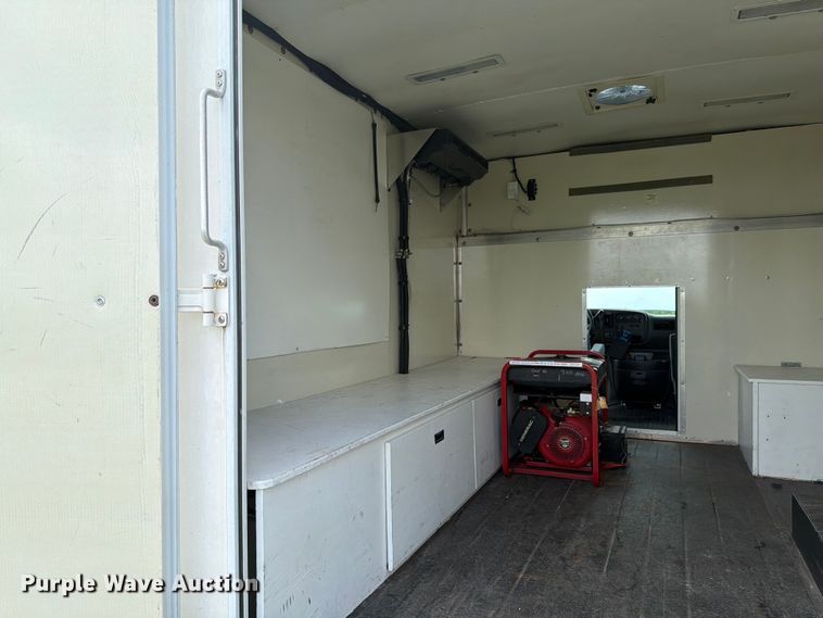 image for item EX4517 2002 GMC Savana box truck