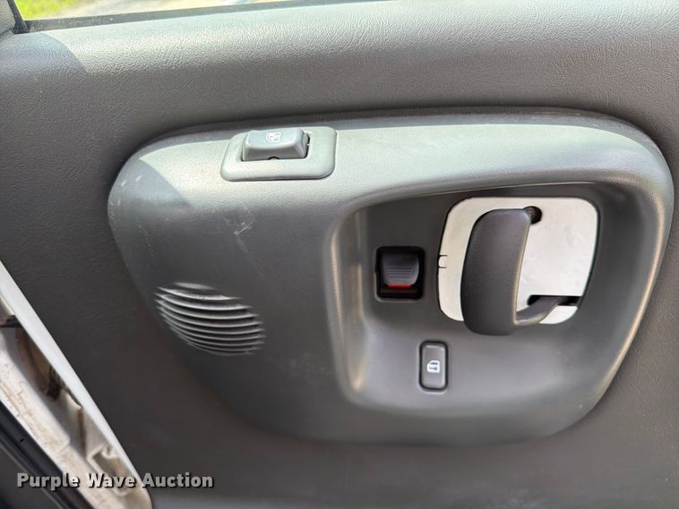image for item EX4517 2002 GMC Savana box truck