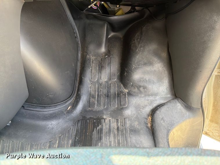 image for item EX4517 2002 GMC Savana box truck