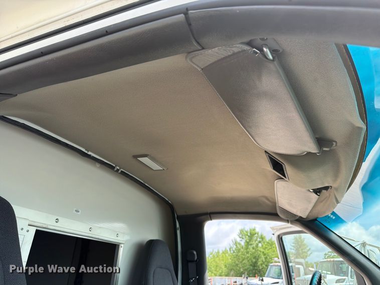image for item EX4517 2002 GMC Savana box truck