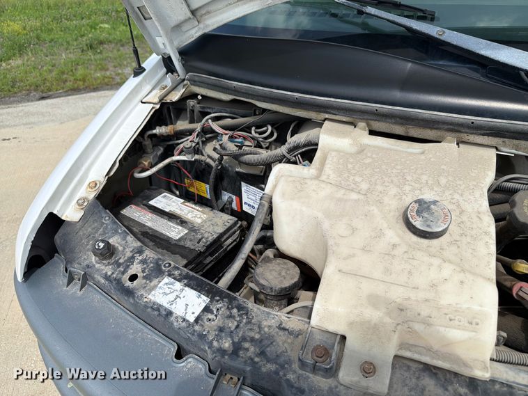 image for item EX4517 2002 GMC Savana box truck