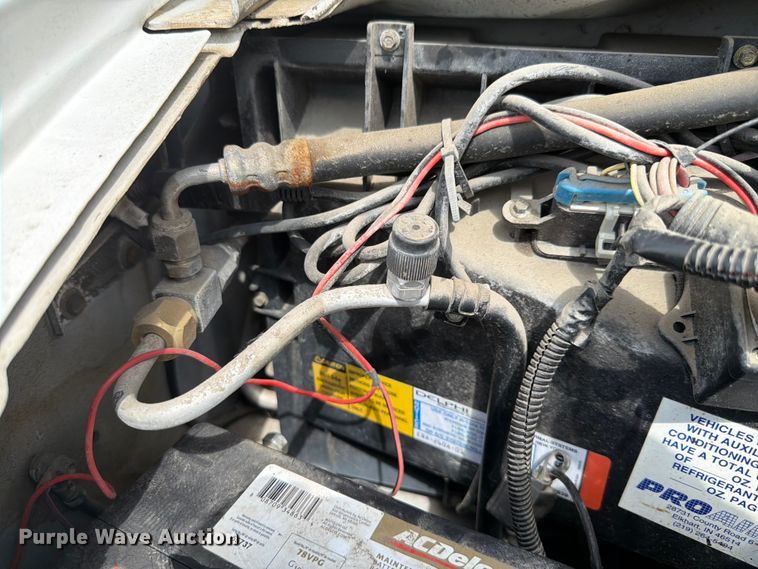 image for item EX4517 2002 GMC Savana box truck