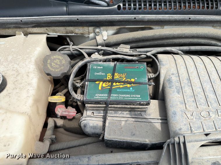image for item EX4517 2002 GMC Savana box truck