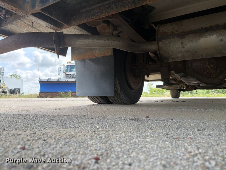 image for item EX4517 2002 GMC Savana box truck