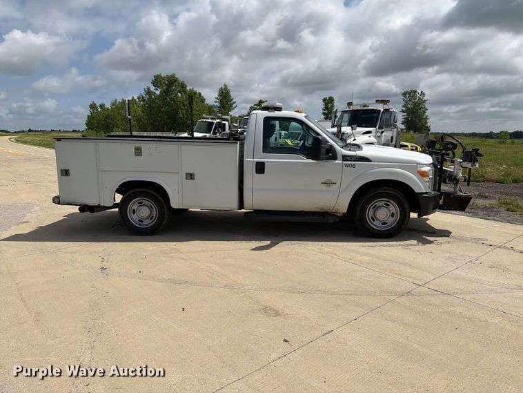 image for item EX4519 2013 Ford F350 Super Duty utility bed pickup truck