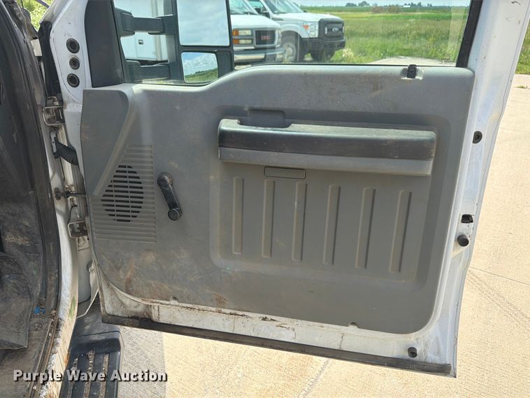 image for item EX4519 2013 Ford F350 Super Duty utility bed pickup truck