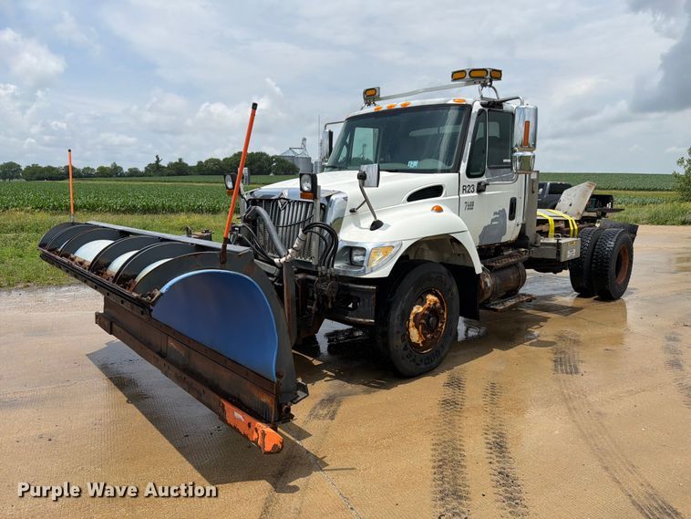 image for item EX4522 2006 International WorkStar 7400 truck cab and chassis