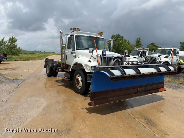 image for item EX4522 2006 International WorkStar 7400 truck cab and chassis