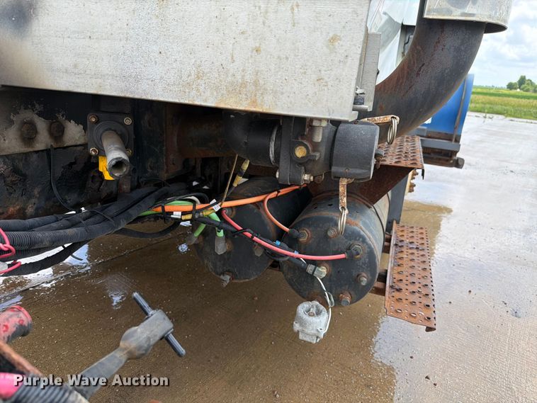 image for item EX4522 2006 International WorkStar 7400 truck cab and chassis
