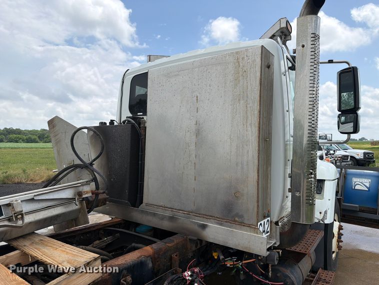 image for item EX4522 2006 International WorkStar 7400 truck cab and chassis
