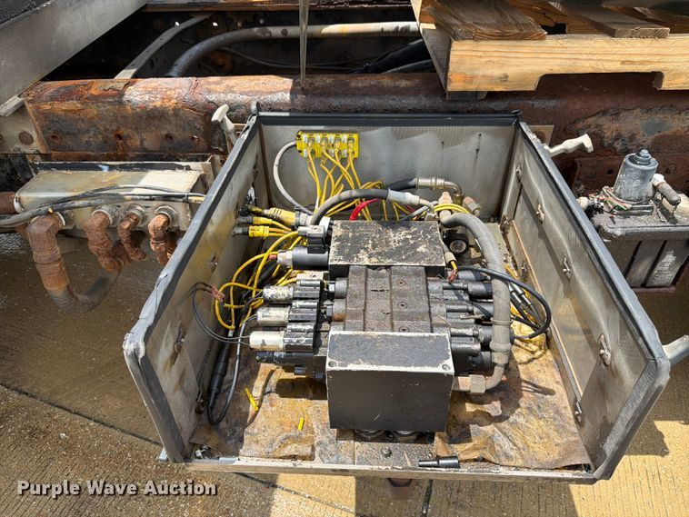 image for item EX4522 2006 International WorkStar 7400 truck cab and chassis