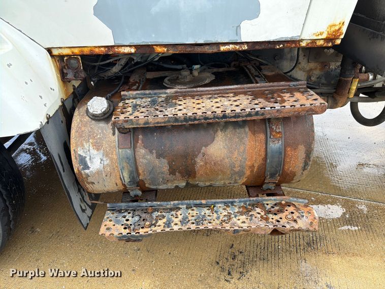 image for item EX4522 2006 International WorkStar 7400 truck cab and chassis