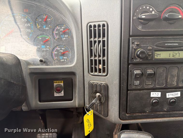 image for item EX4522 2006 International WorkStar 7400 truck cab and chassis
