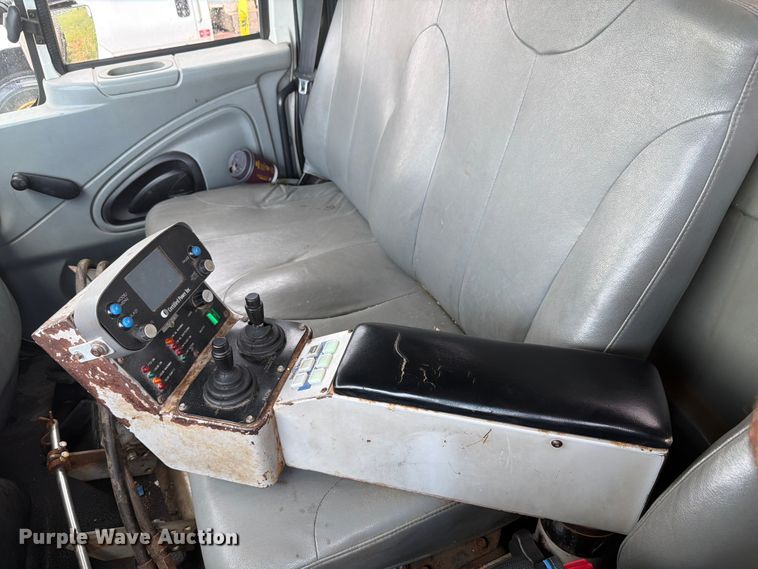 image for item EX4522 2006 International WorkStar 7400 truck cab and chassis