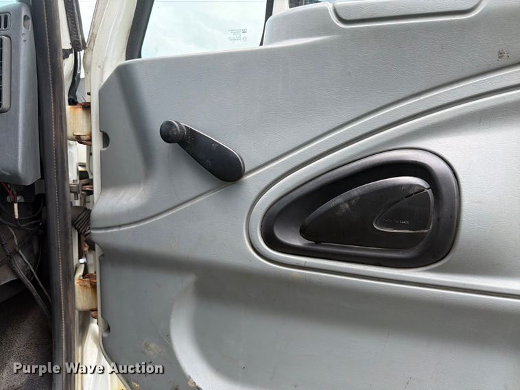 image for item EX4522 2006 International WorkStar 7400 truck cab and chassis
