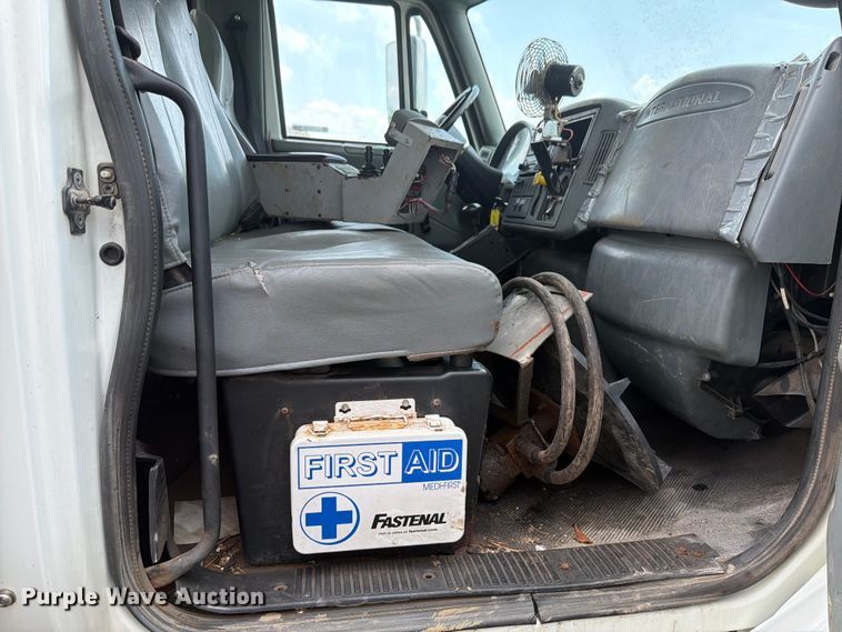 image for item EX4522 2006 International WorkStar 7400 truck cab and chassis