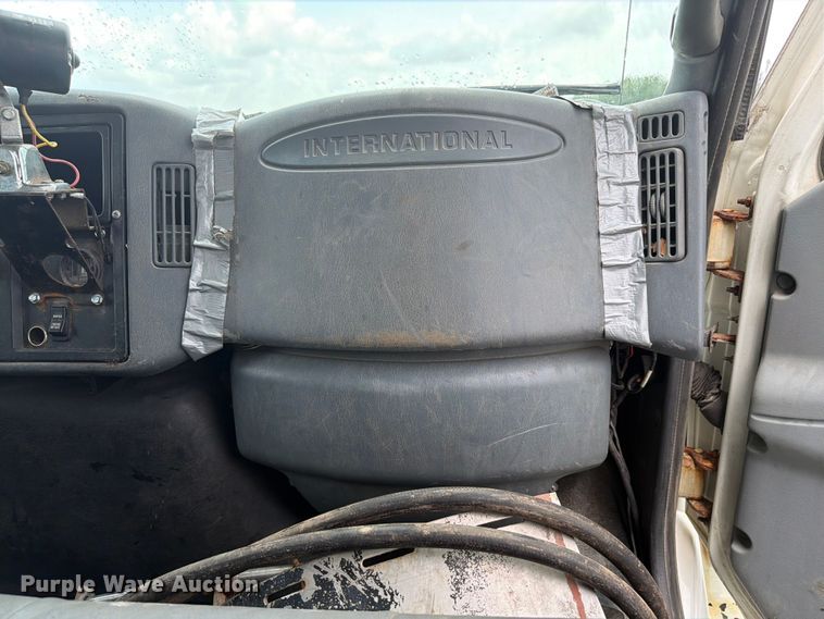 image for item EX4522 2006 International WorkStar 7400 truck cab and chassis