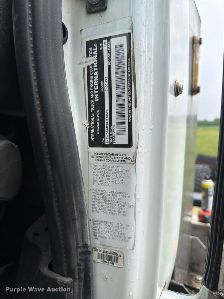 image for item EX4522 2006 International WorkStar 7400 truck cab and chassis