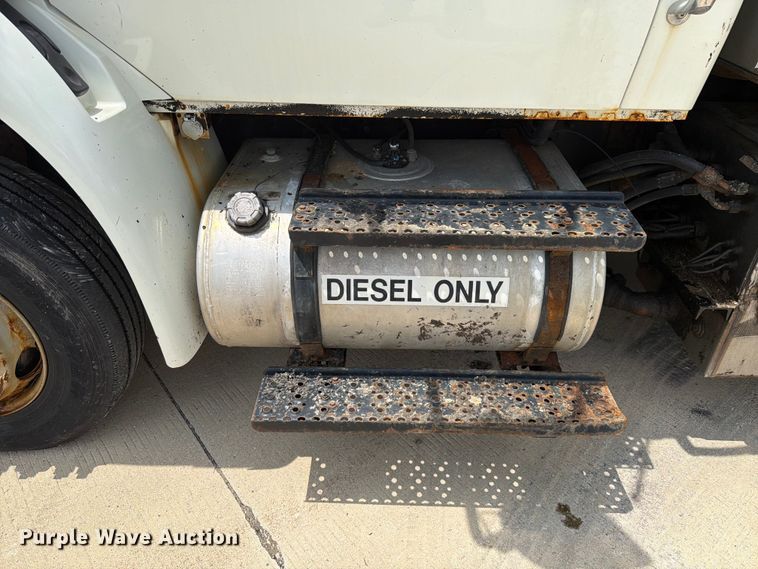 image for item EX4524 2014 International 4300 dump truck