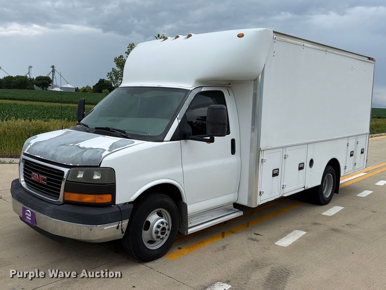 image for item EX4526 2006 GMC Savana delivery truck