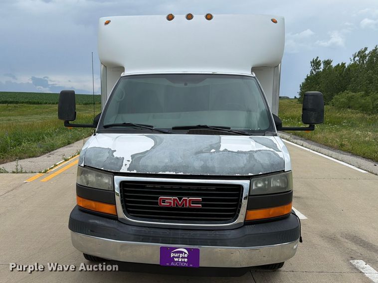 image for item EX4526 2006 GMC Savana delivery truck