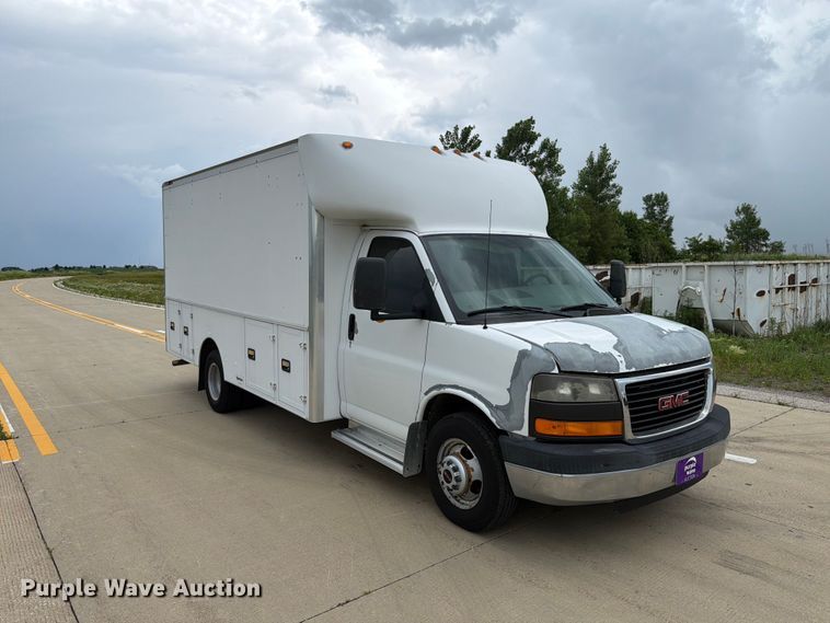 image for item EX4526 2006 GMC Savana delivery truck