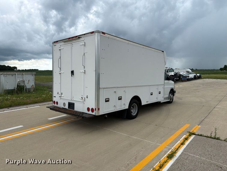image for item EX4526 2006 GMC Savana delivery truck
