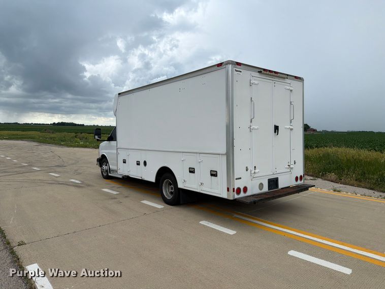 image for item EX4526 2006 GMC Savana delivery truck