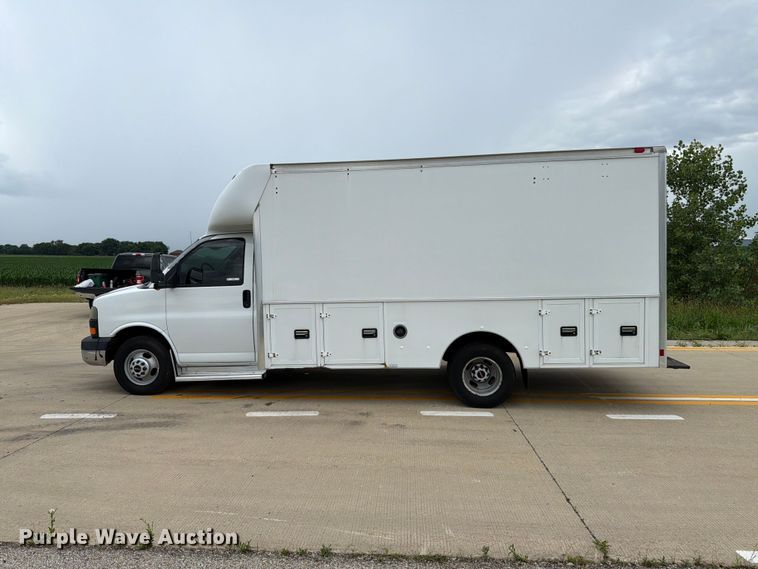 image for item EX4526 2006 GMC Savana delivery truck