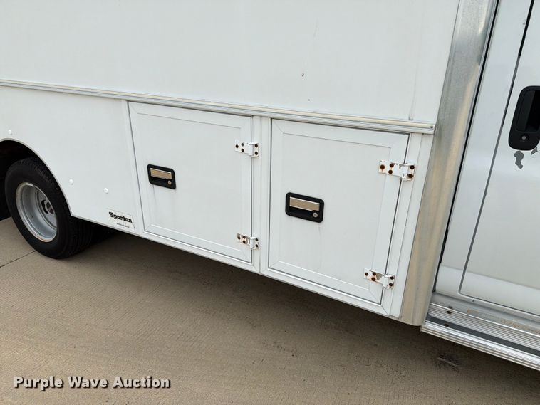 image for item EX4526 2006 GMC Savana delivery truck