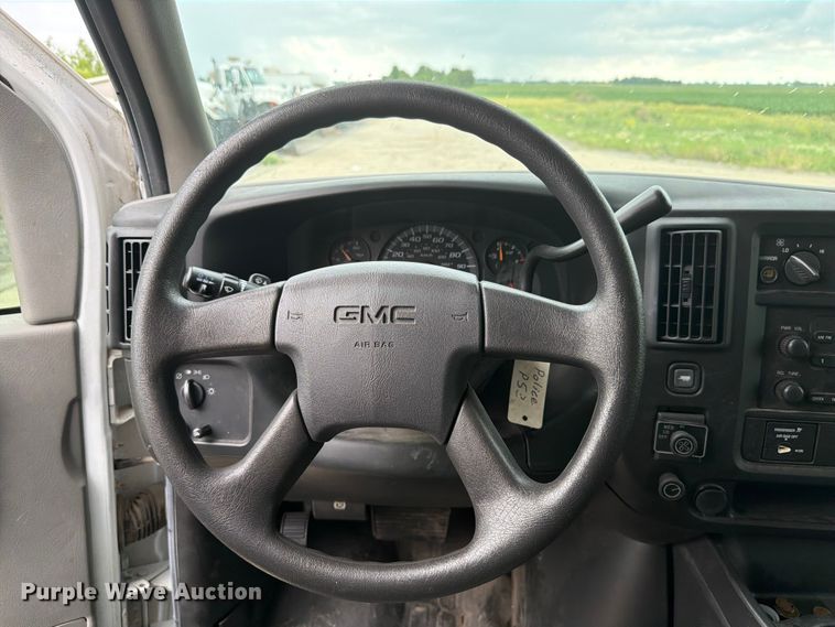 image for item EX4526 2006 GMC Savana delivery truck