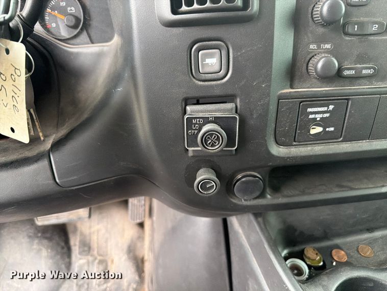 image for item EX4526 2006 GMC Savana delivery truck