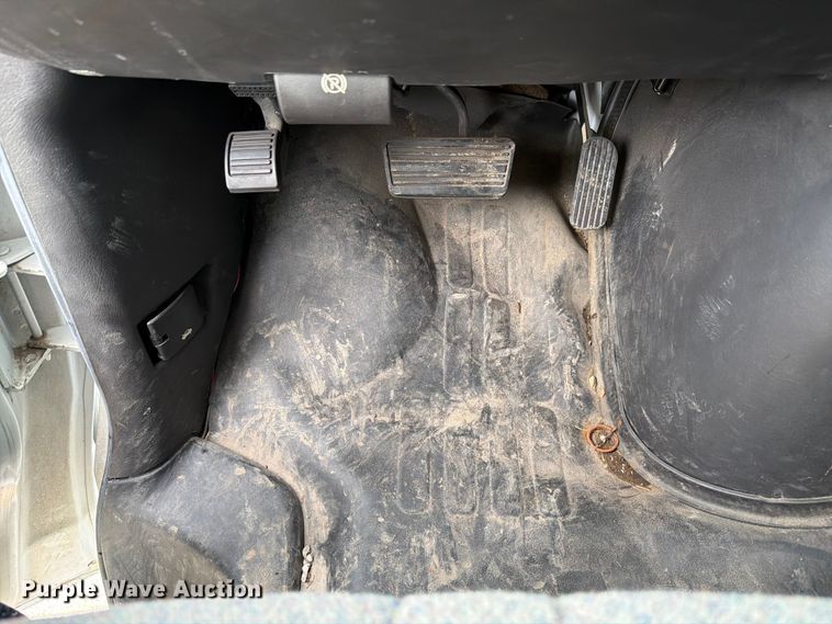 image for item EX4526 2006 GMC Savana delivery truck