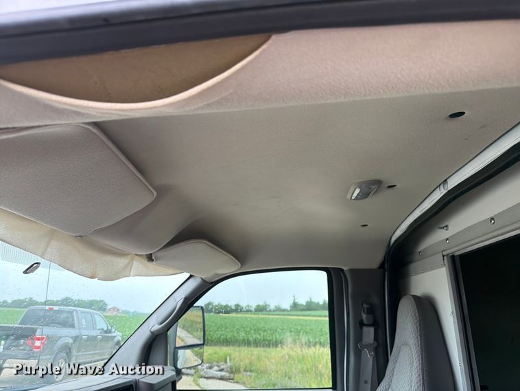 image for item EX4526 2006 GMC Savana delivery truck