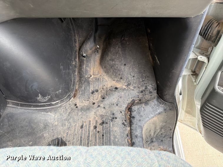 image for item EX4526 2006 GMC Savana delivery truck