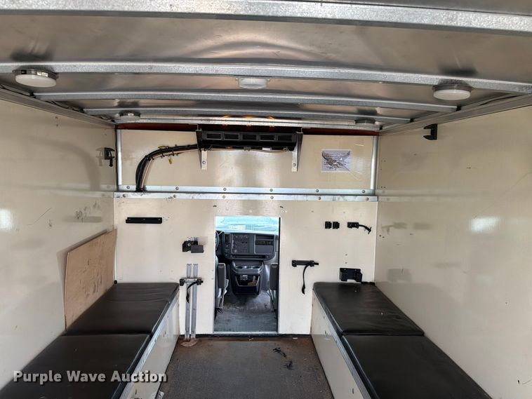 image for item EX4526 2006 GMC Savana delivery truck