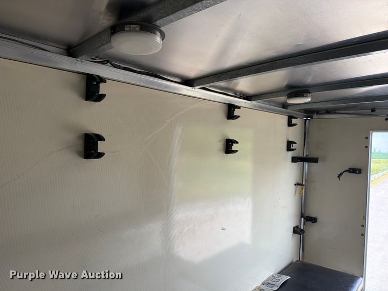 image for item EX4526 2006 GMC Savana delivery truck