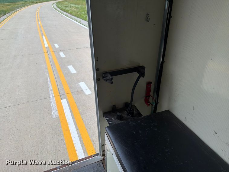 image for item EX4526 2006 GMC Savana delivery truck