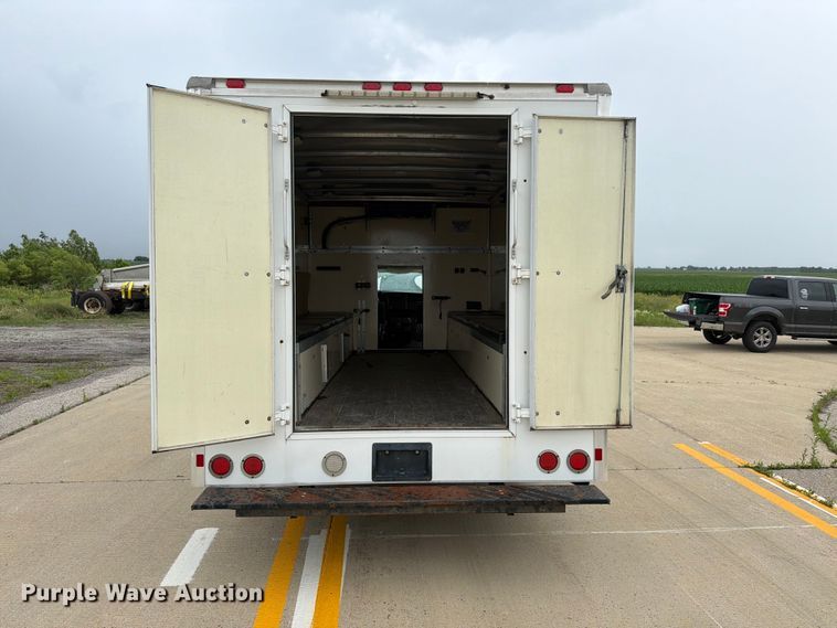 image for item EX4526 2006 GMC Savana delivery truck