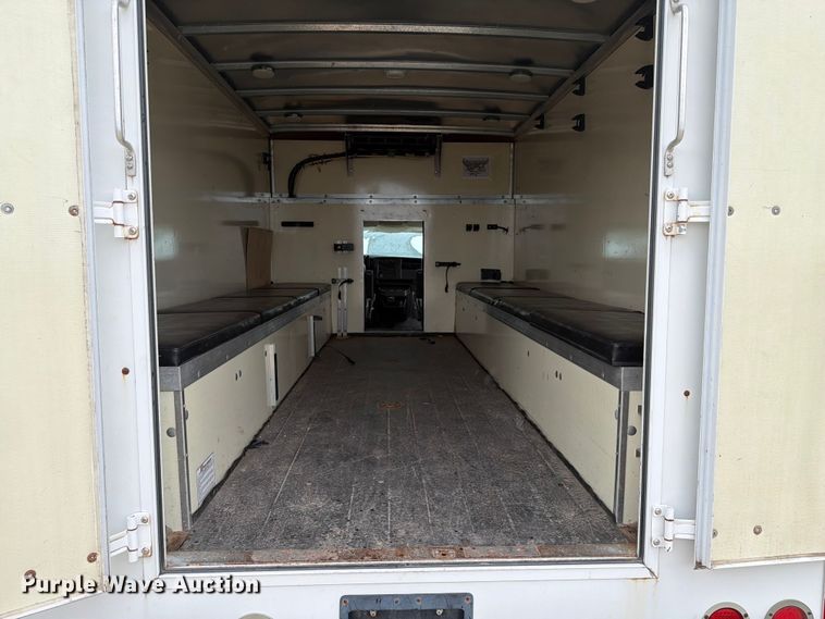 image for item EX4526 2006 GMC Savana delivery truck