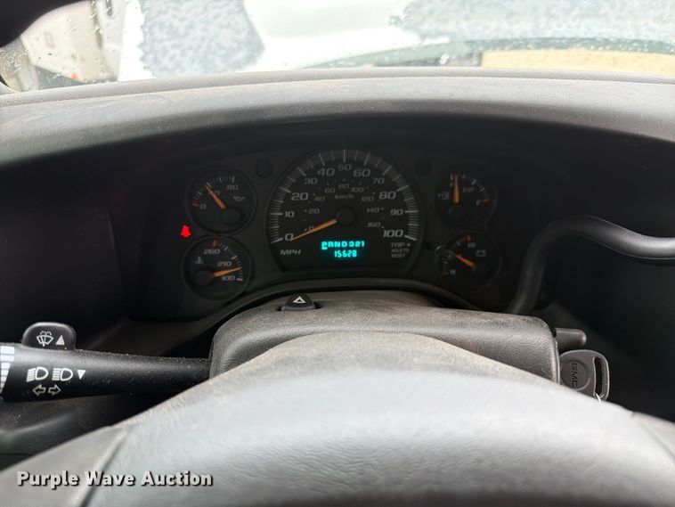 image for item EX4526 2006 GMC Savana delivery truck