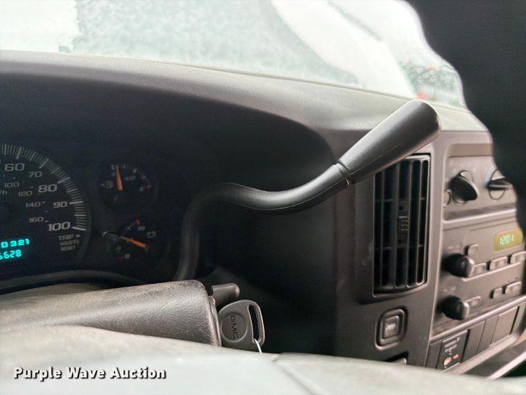 image for item EX4526 2006 GMC Savana delivery truck