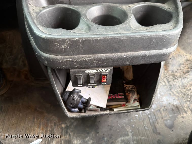 image for item EX4526 2006 GMC Savana delivery truck