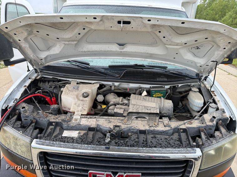 image for item EX4526 2006 GMC Savana delivery truck