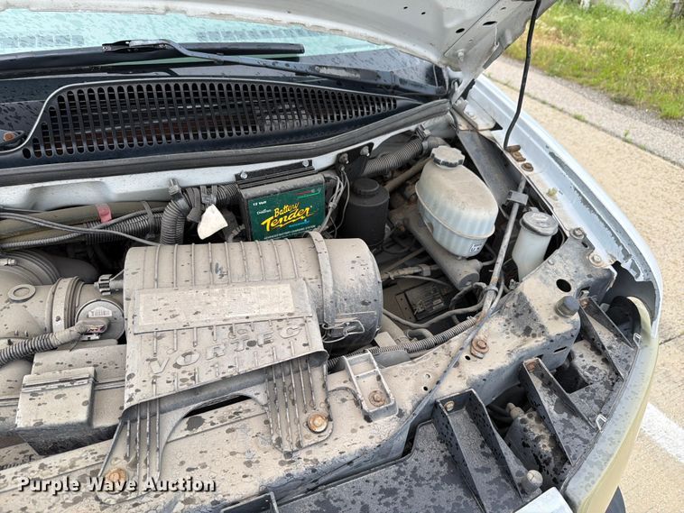 image for item EX4526 2006 GMC Savana delivery truck