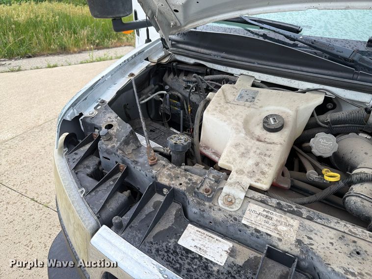 image for item EX4526 2006 GMC Savana delivery truck
