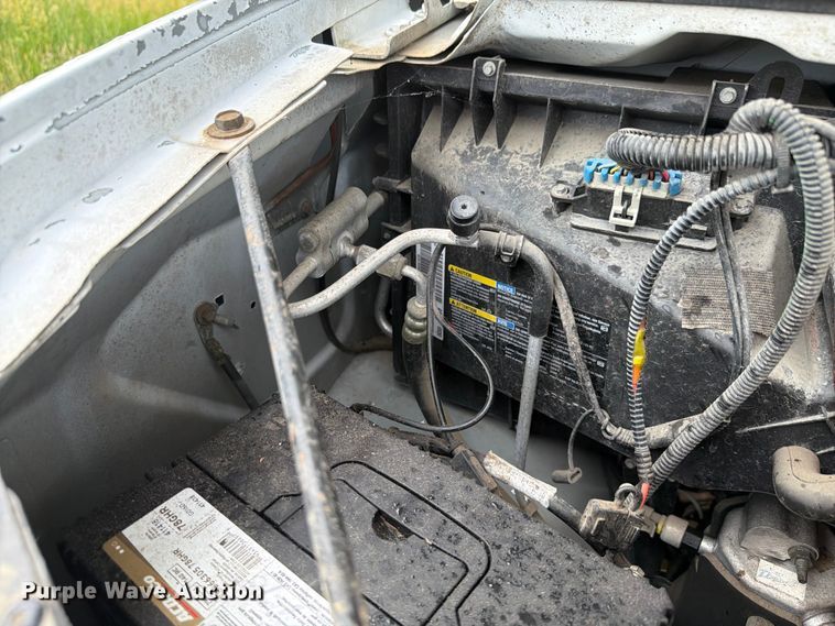 image for item EX4526 2006 GMC Savana delivery truck