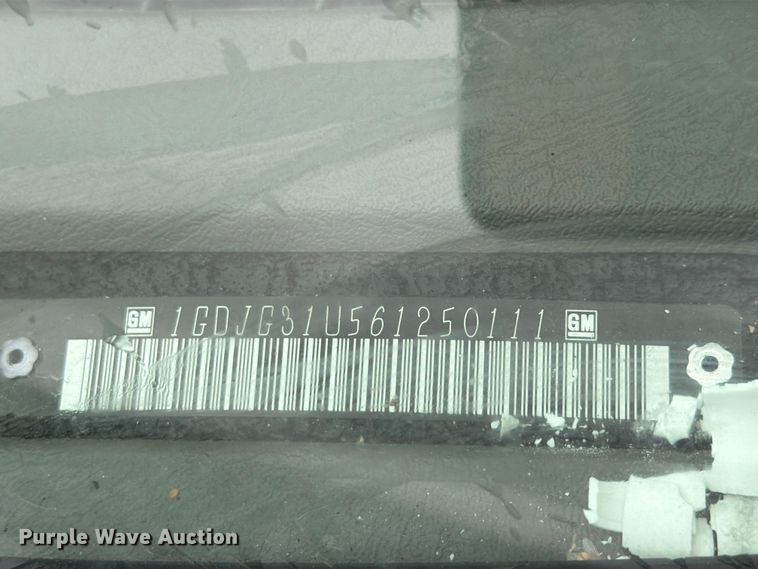 image for item EX4526 2006 GMC Savana delivery truck