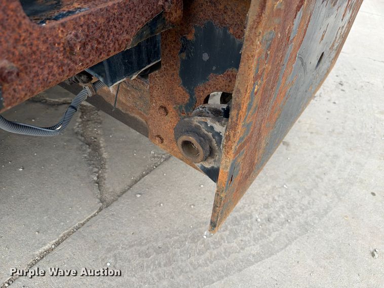 image for item EX4534 2004 Peterbuilt PB330 dump truck